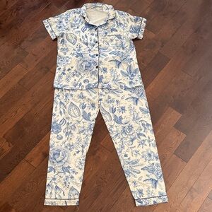 Floral Blue and White Ladies Pajamas